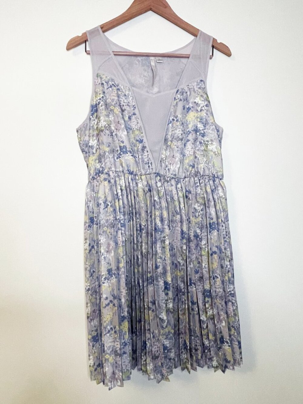 LC Lauren Conrad Floral Pleated Midi Dress Size 14 Lavender Mesh Romantic